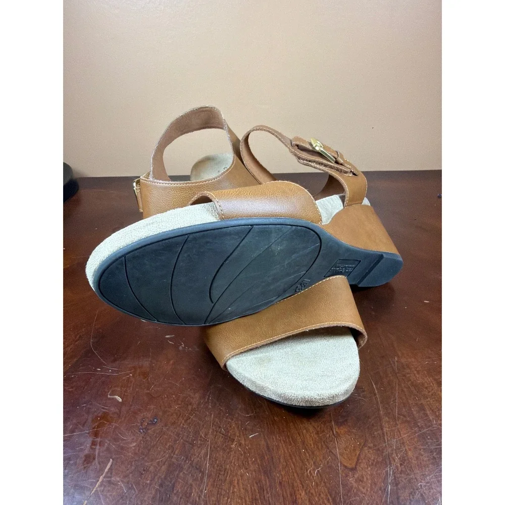 Comfort Plus by Predictions Womens Cognac Brown Wedge Sandals Ankle Strap Buckle